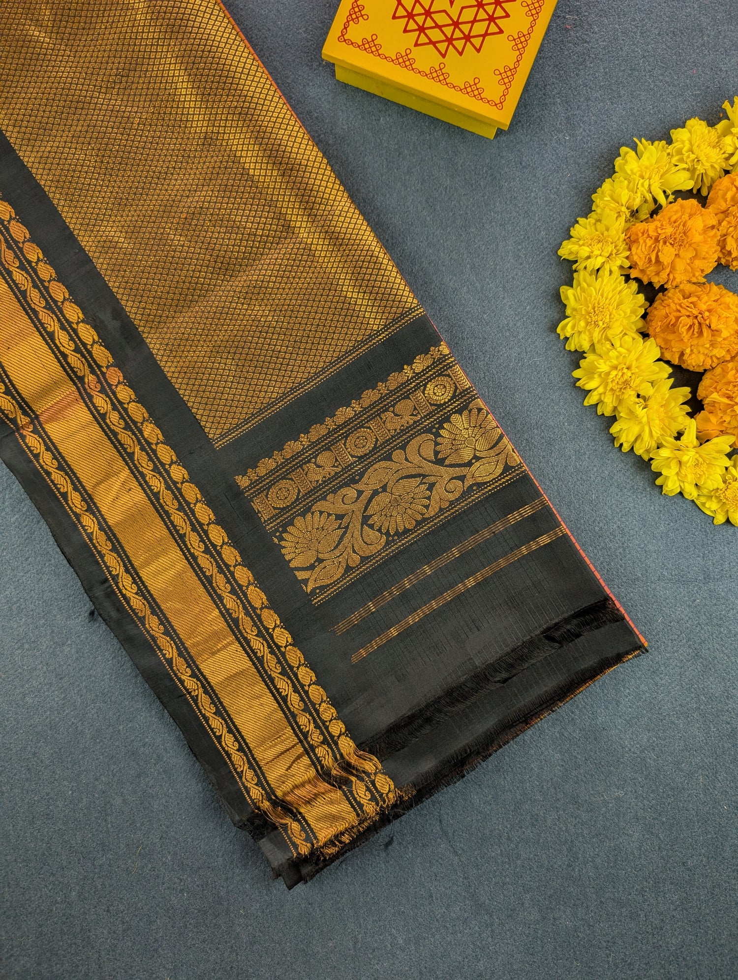 Pure Handloom Gadwal - Dual tone Peach and Orange with Black Border