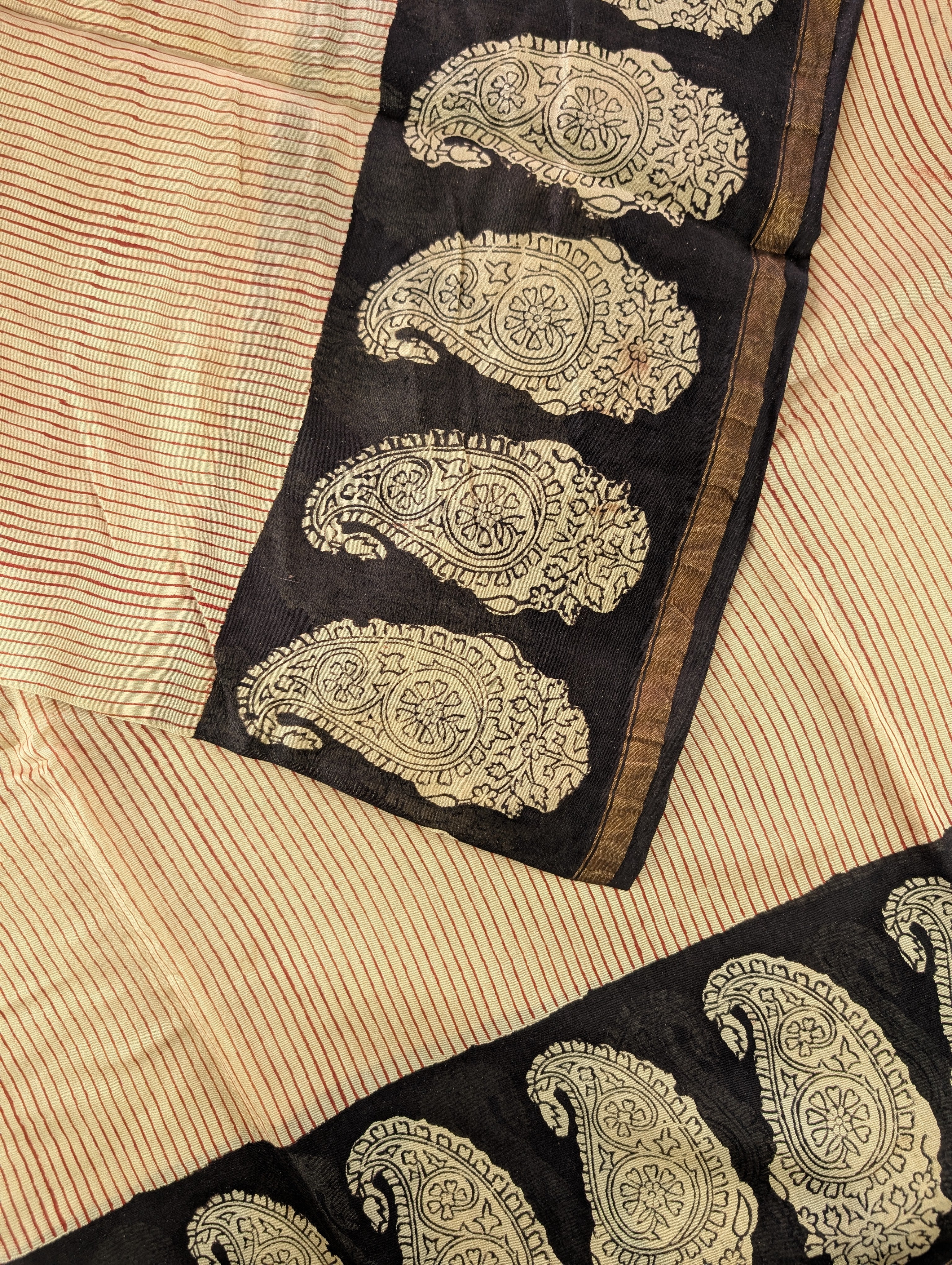 Hand Block Printed Maheshwari Silk - Beige w/t Black