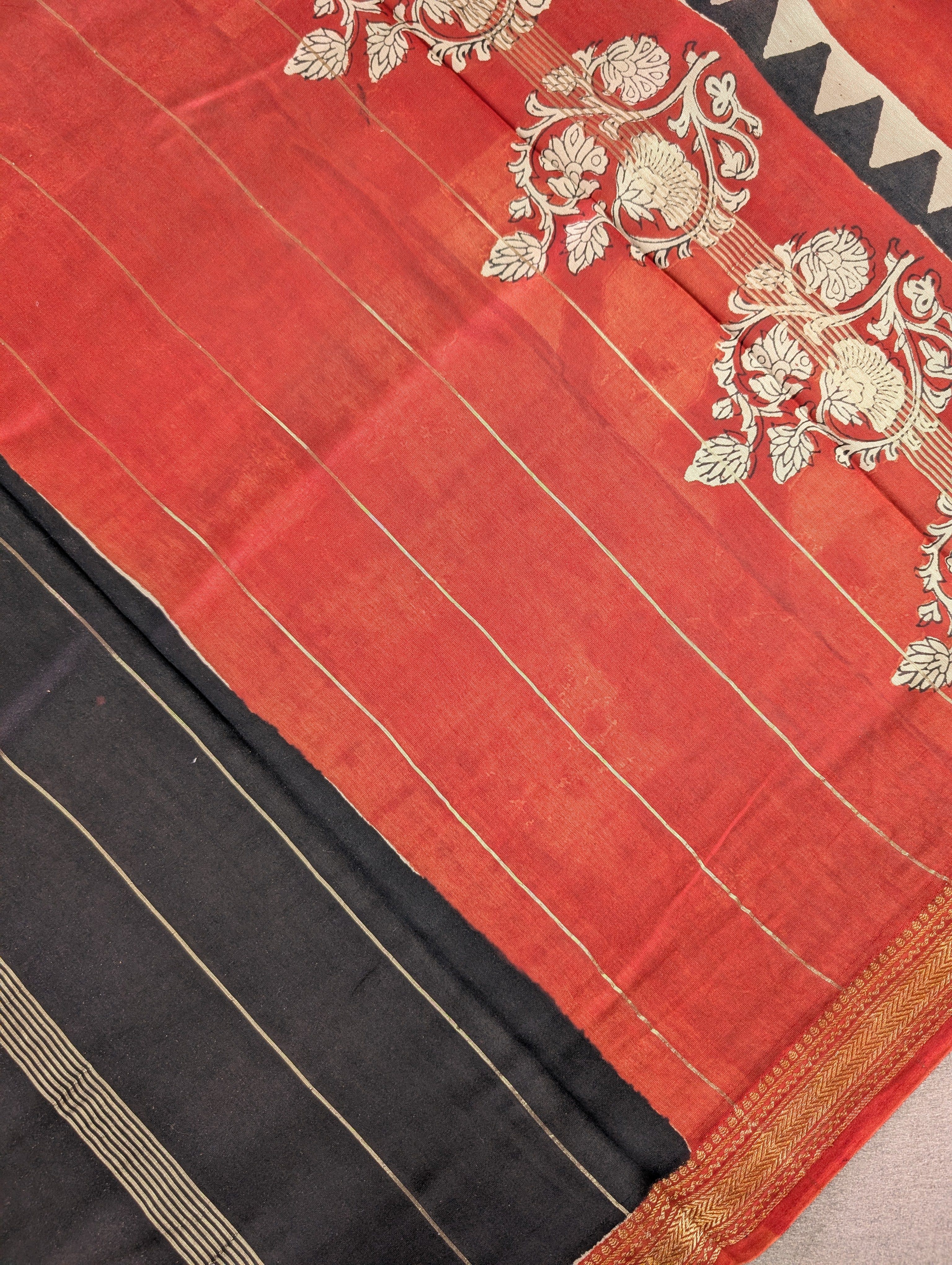 Hand Block Printed Maheshwari Silk - Grey w/t Red